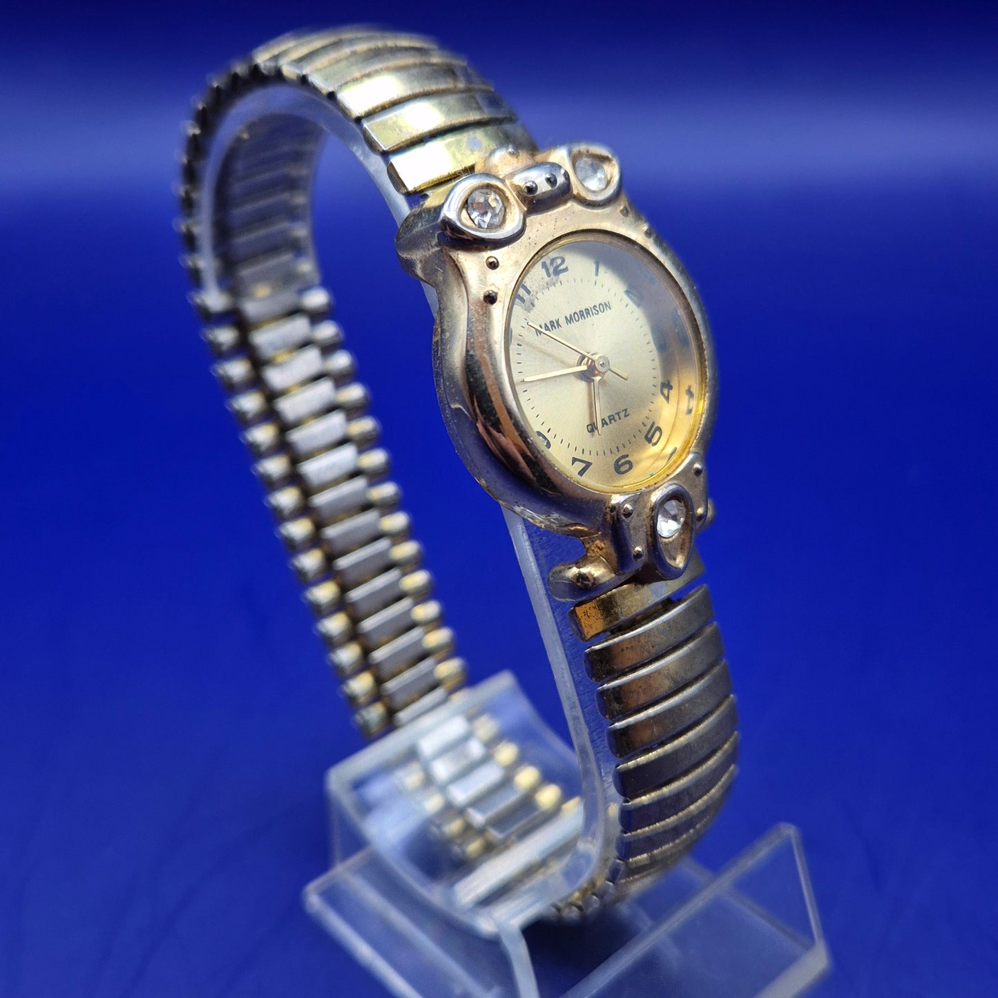 Exzentrische Mark Morrison Damen Uhr – Goldfarben mit Zirkonia-Akzenten