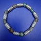 Rustikales Armband mit Steinperlen und verzierten Metallelementen