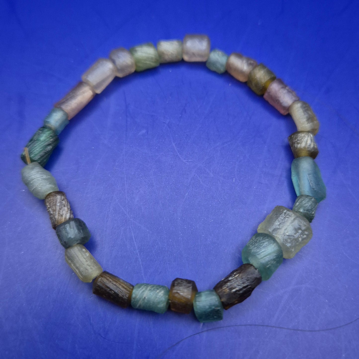 Rustikales Perlen Armband – Antiker Stil mit natürlichen Akzenten