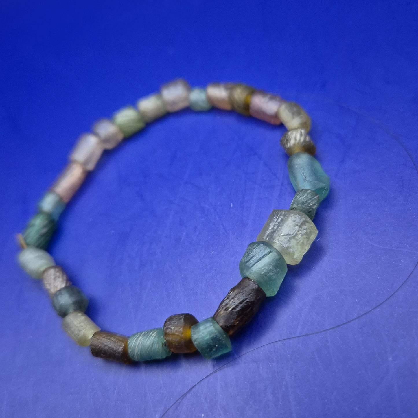 Rustikales Perlen Armband – Antiker Stil mit natürlichen Akzenten