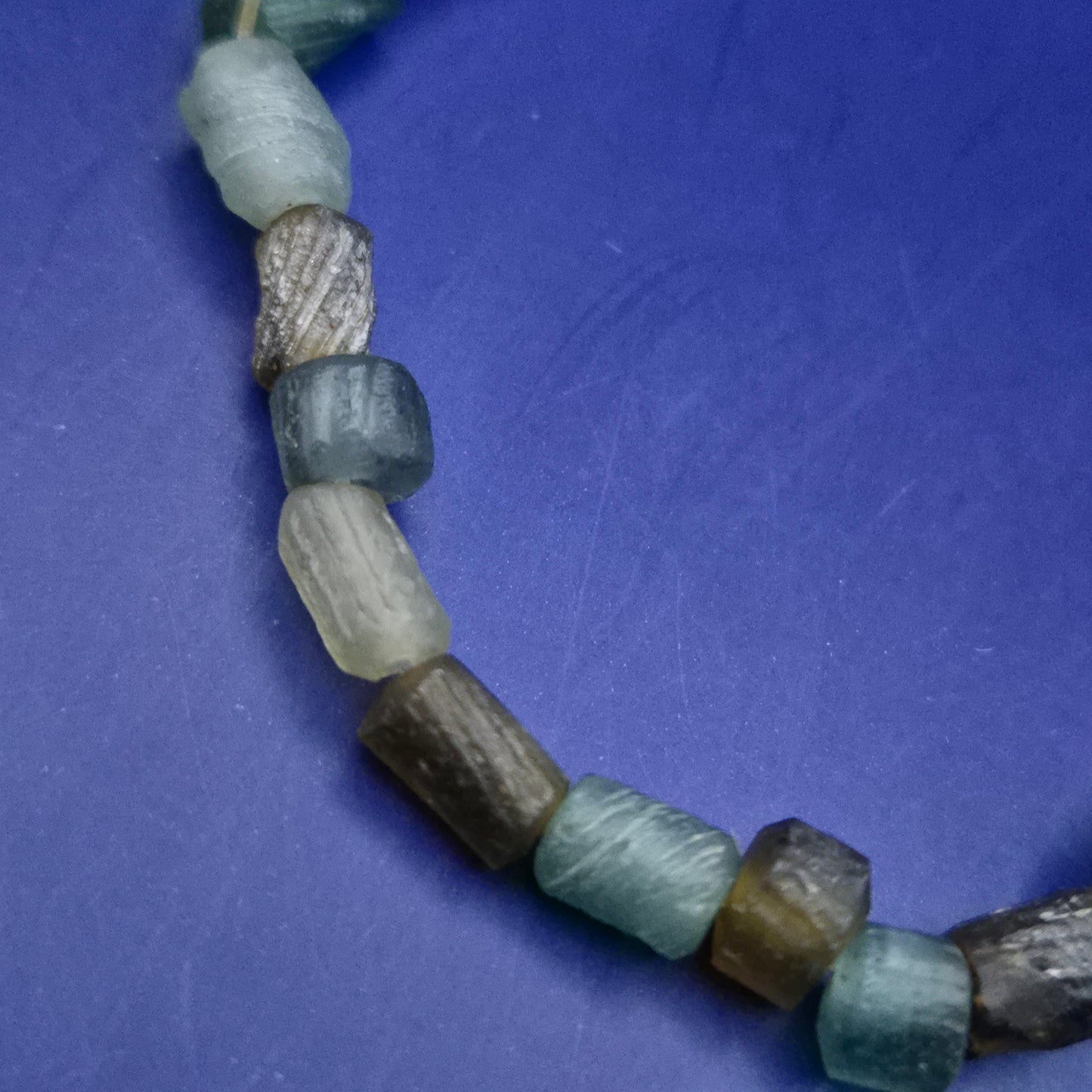 Rustikales Perlen Armband – Antiker Stil mit natürlichen Akzenten