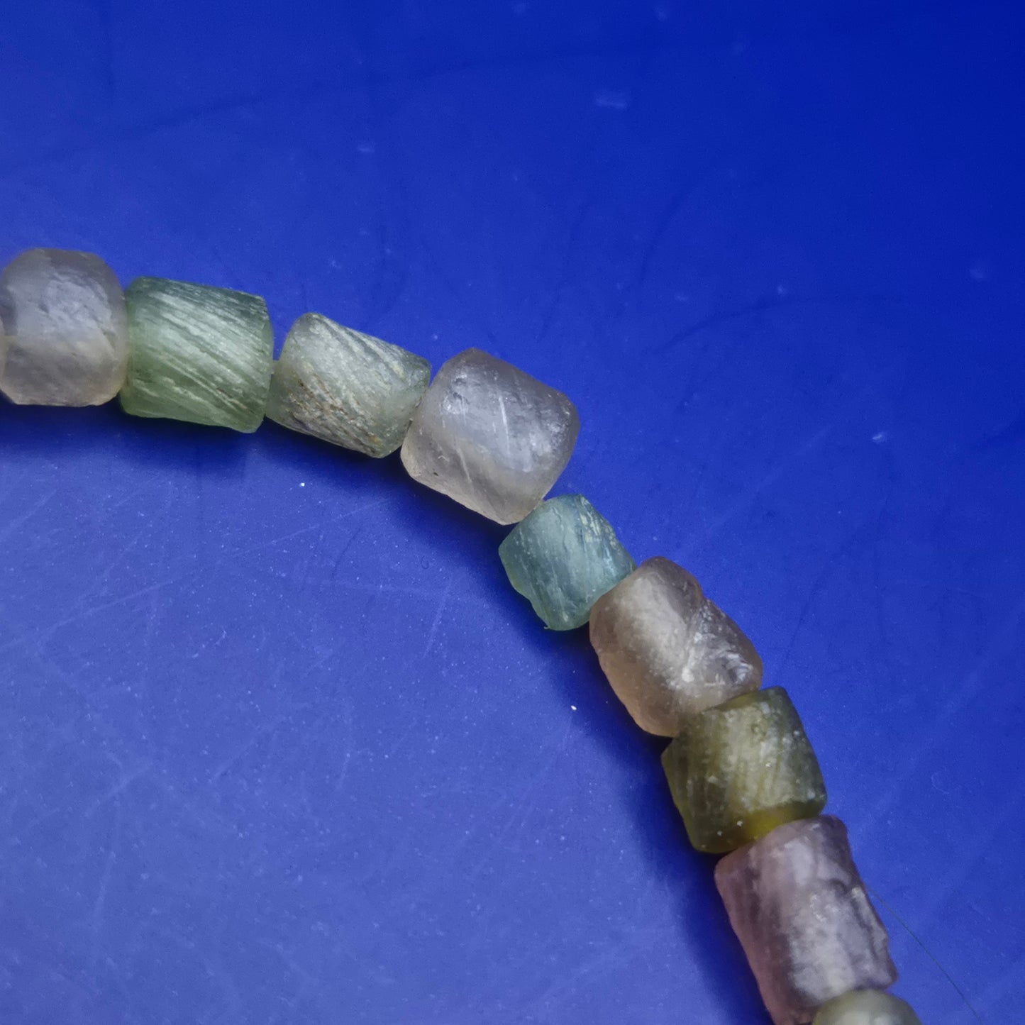 Rustikales Perlen Armband – Antiker Stil mit natürlichen Akzenten