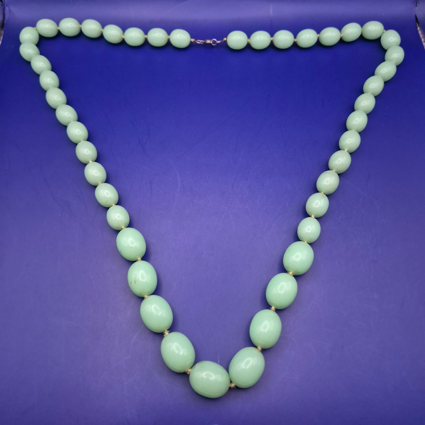Stilvolle Jade-Optik Perlenkette – Klassisches Design in Sanftem Grün