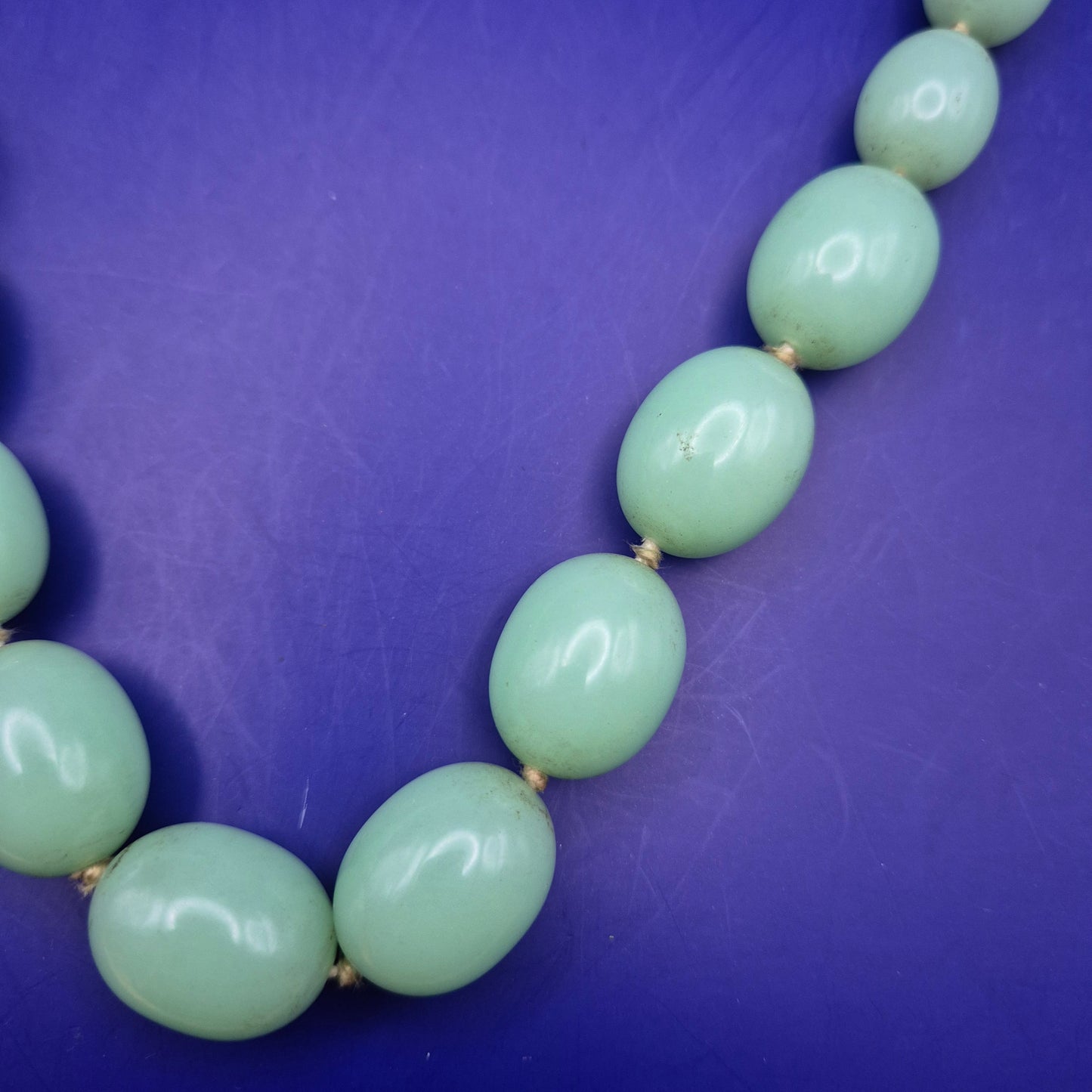 Stilvolle Jade-Optik Perlenkette – Klassisches Design in Sanftem Grün