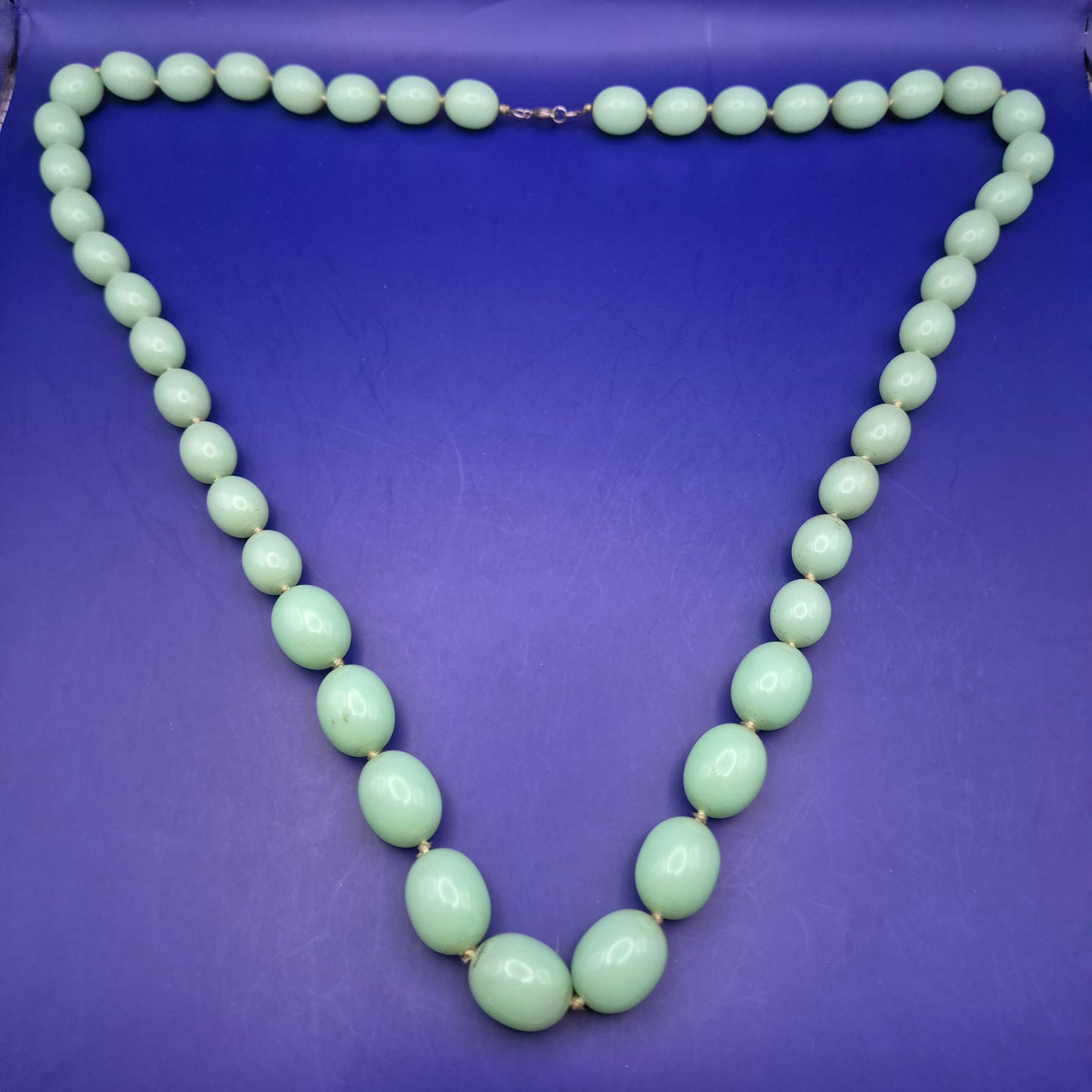 Stilvolle Jade-Optik Perlenkette – Klassisches Design in Sanftem Grün