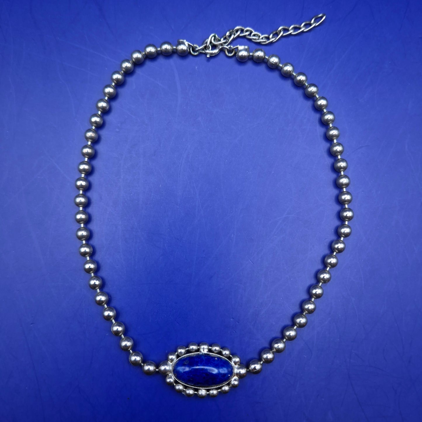 Edle Perlenkette mit Lapislazuli – Zeitlose Damen Uhr Alternative