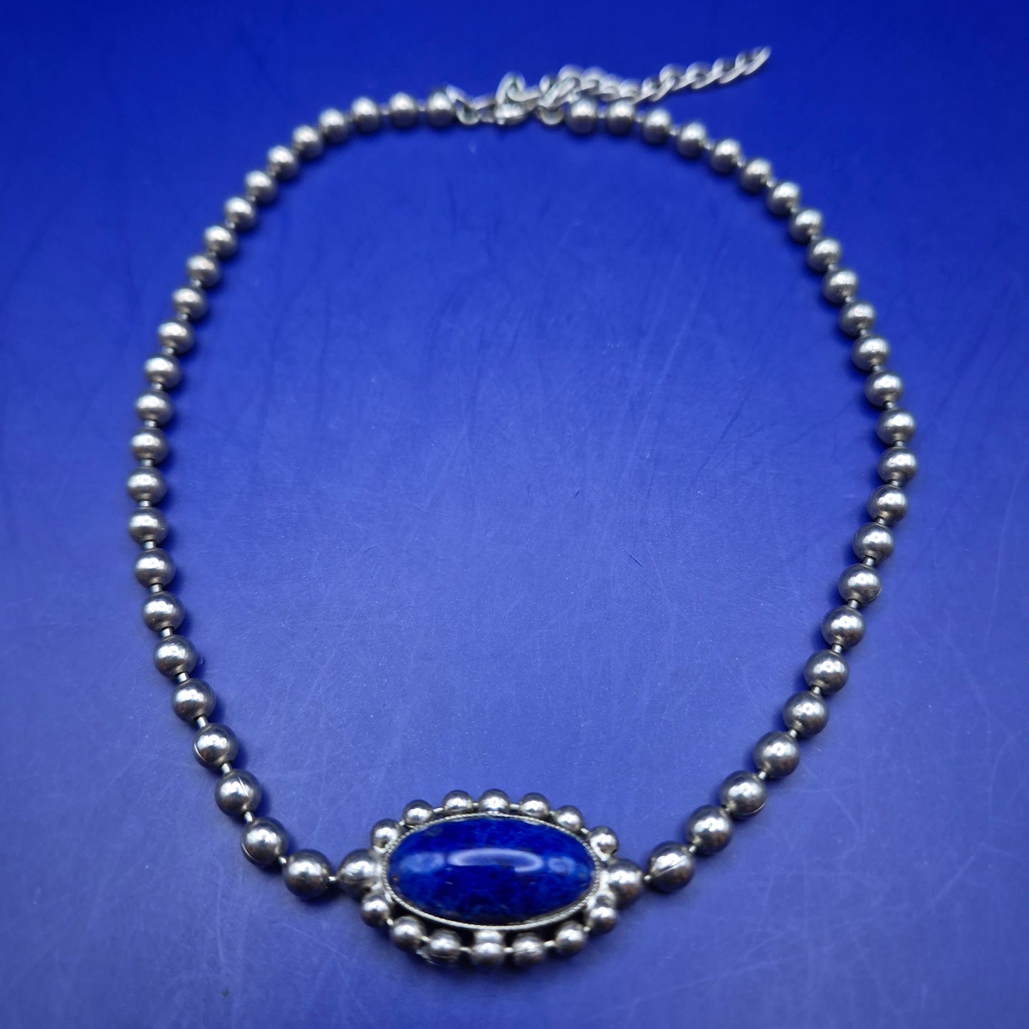 Edle Perlenkette mit Lapislazuli – Zeitlose Damen Uhr Alternative