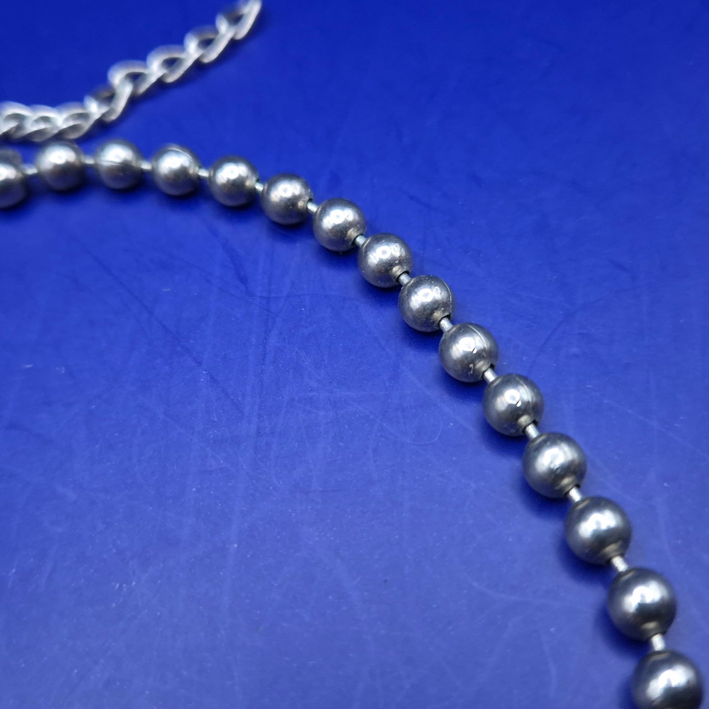 Edle Perlenkette mit Lapislazuli – Zeitlose Damen Uhr Alternative