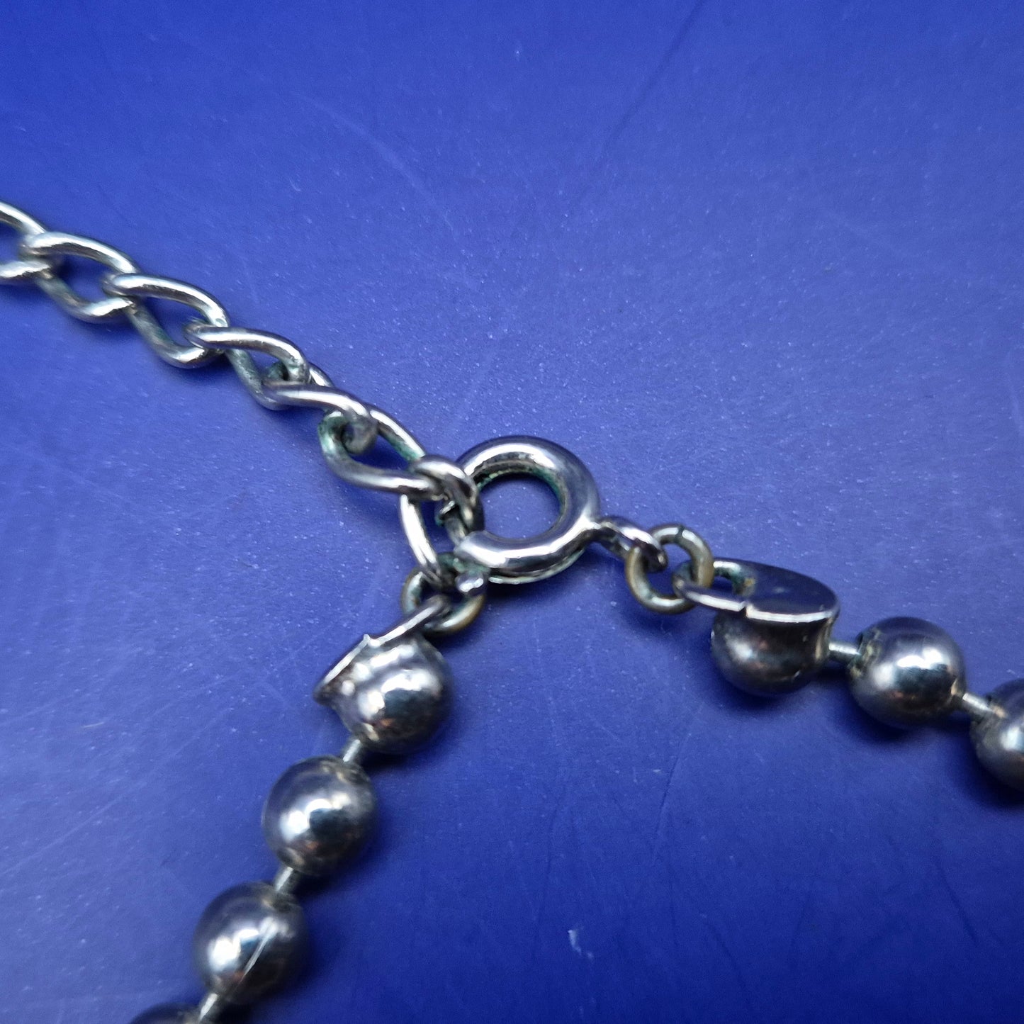 Edle Perlenkette mit Lapislazuli – Zeitlose Damen Uhr Alternative