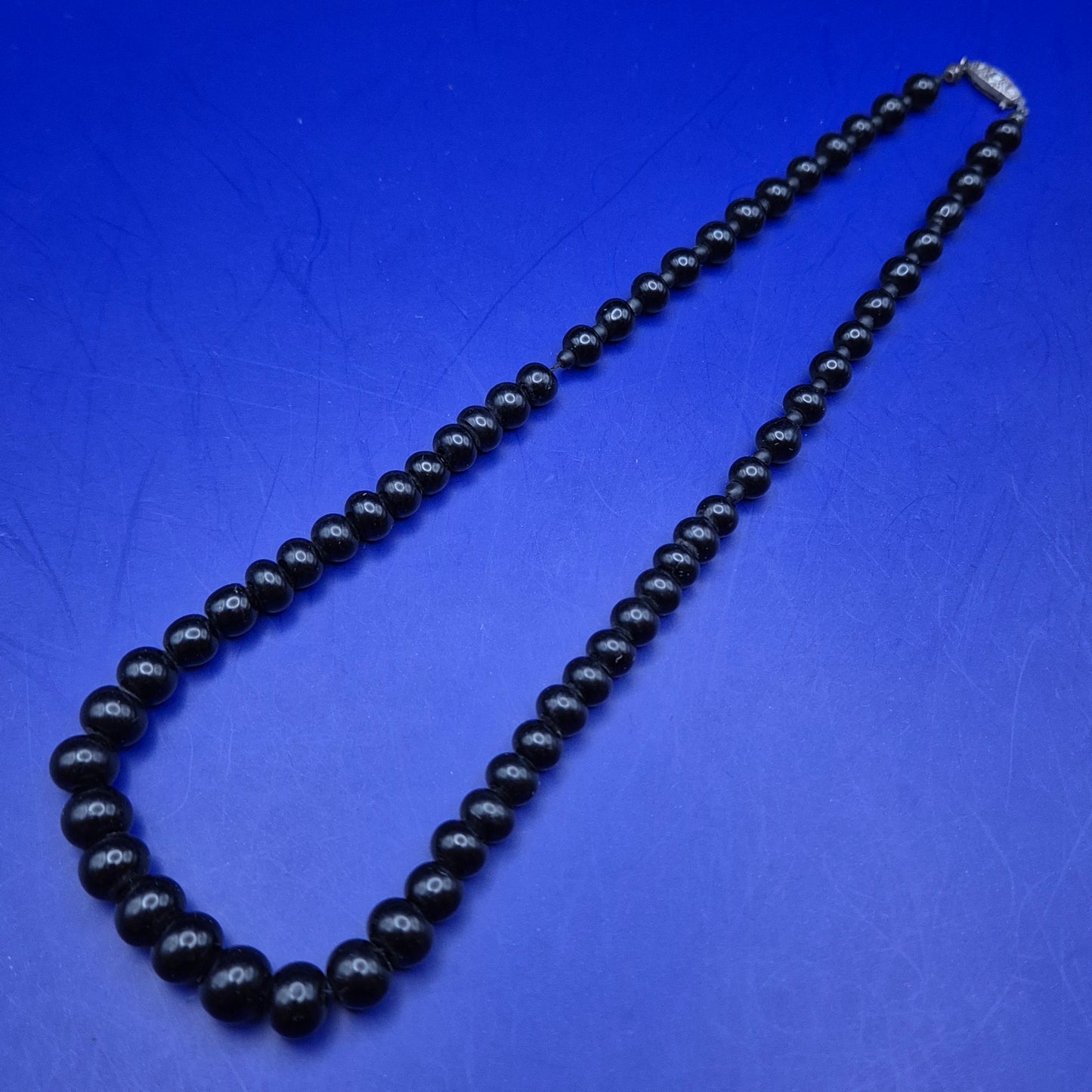 Edle Vintage Perlenkette in Schwarz – Zeitlose Eleganz mit 835 Silber Verschluss