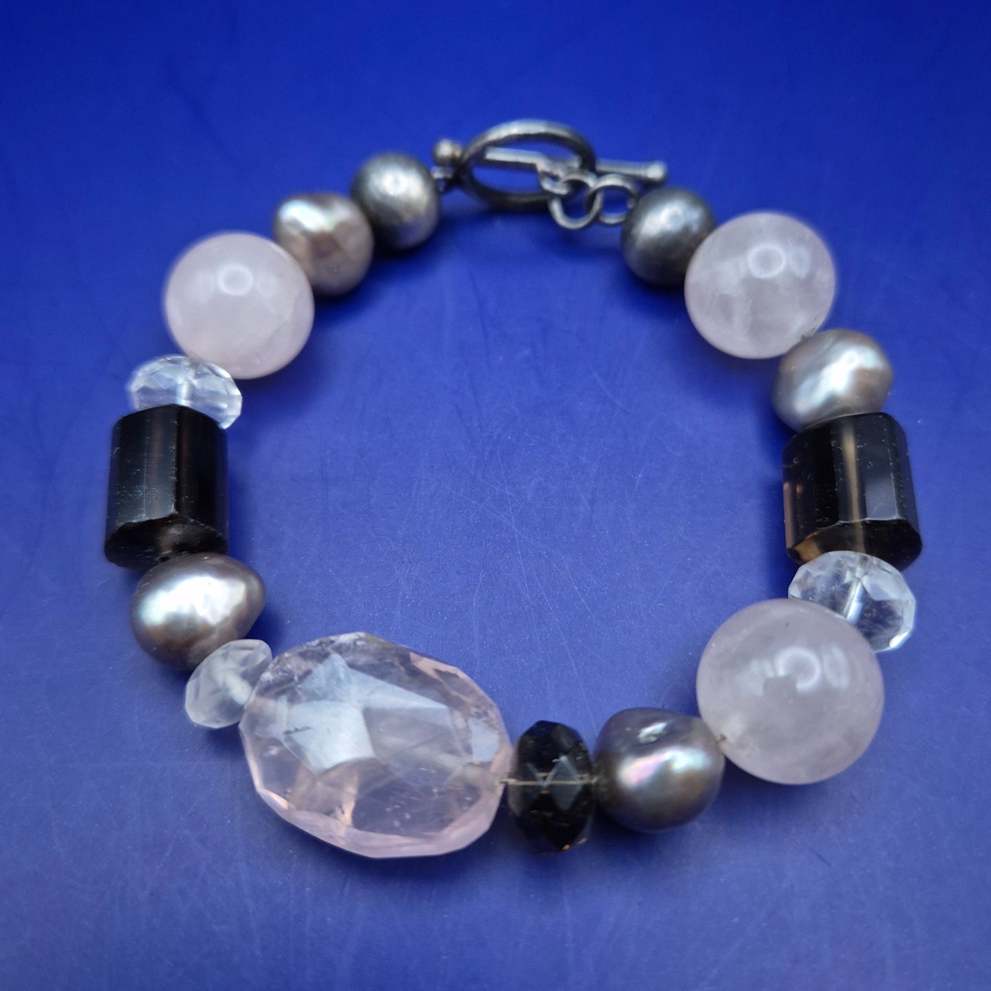 Exklusives Edelstein Damen Armband – Rosenquarz & Perlen Design