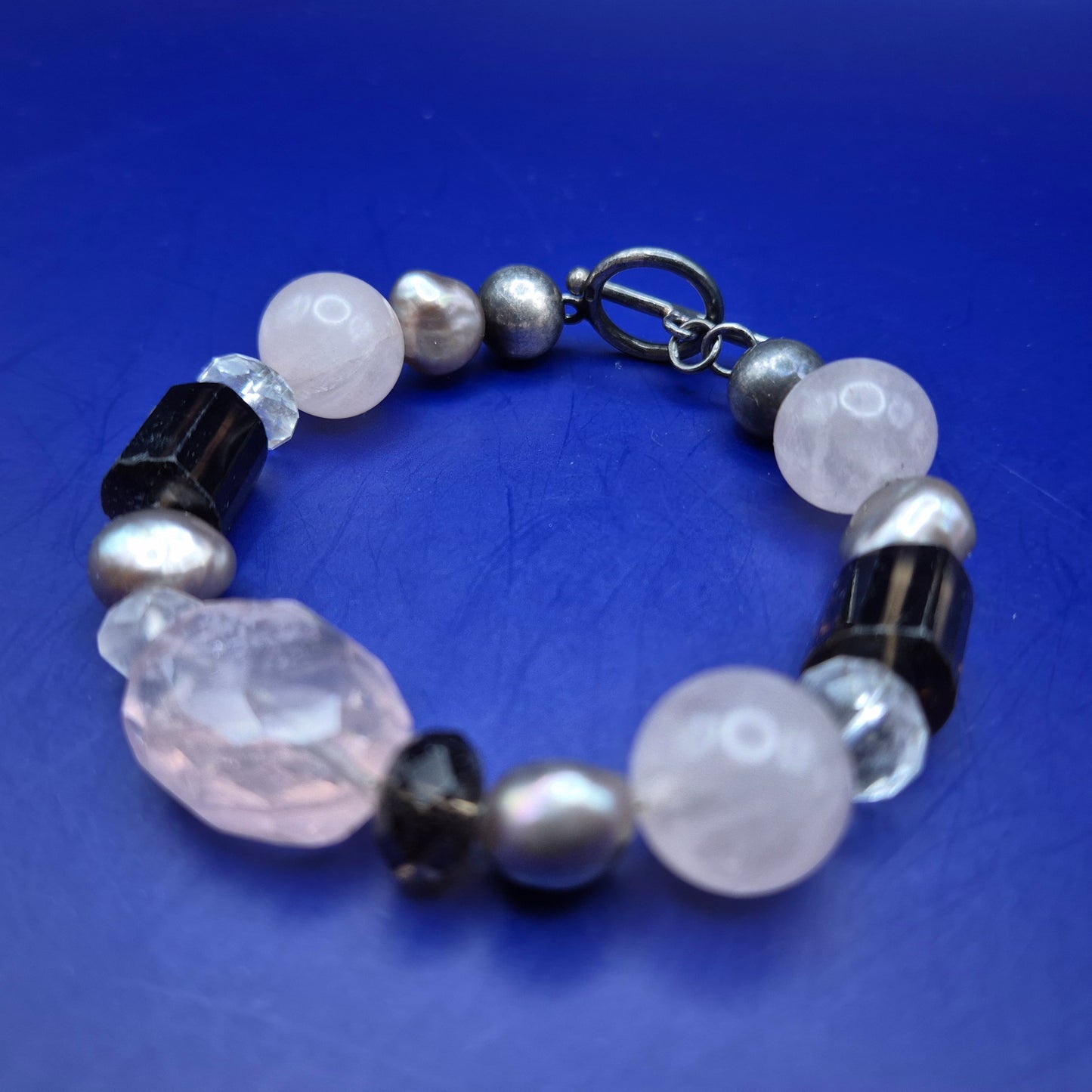 Exklusives Edelstein Damen Armband – Rosenquarz & Perlen Design