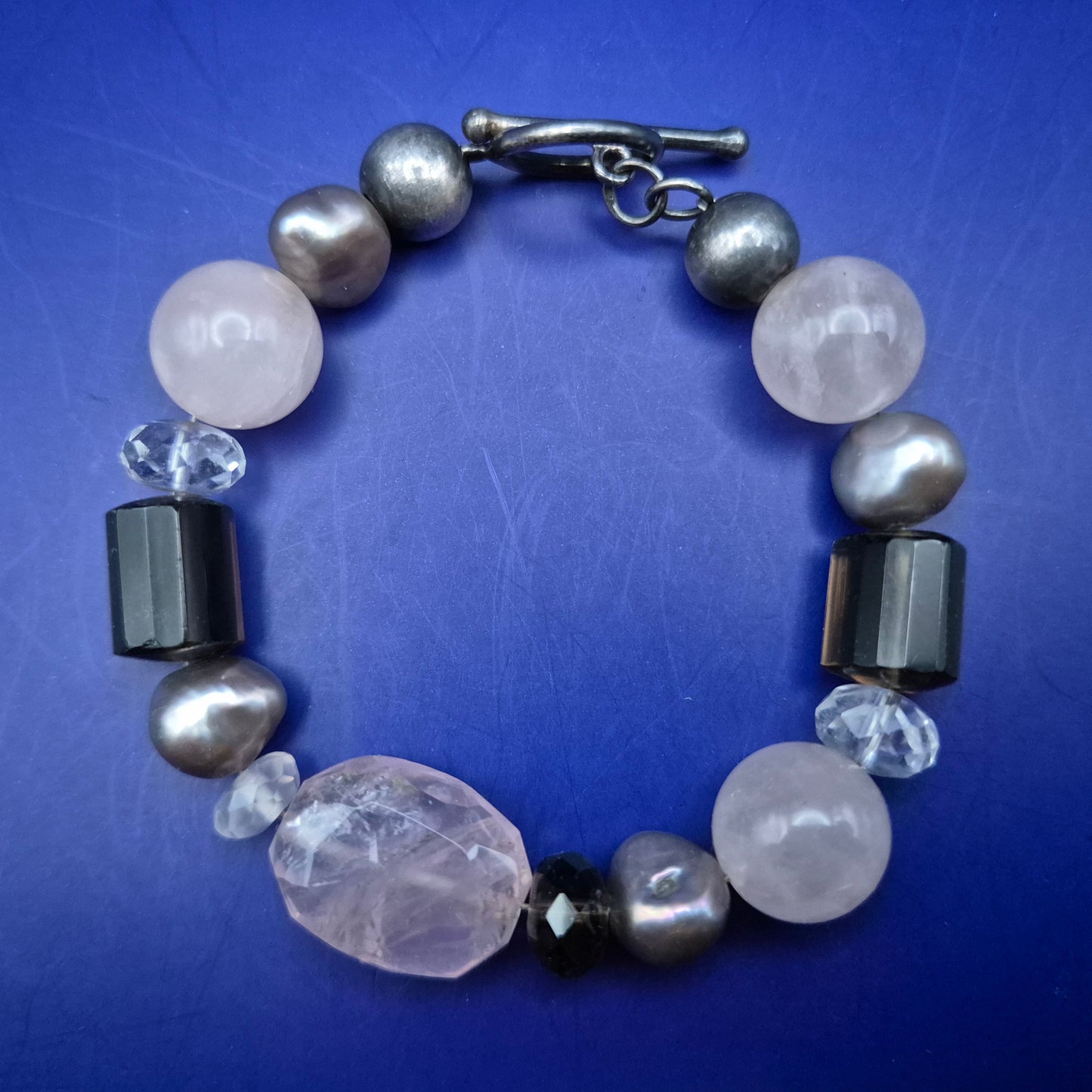 Exklusives Edelstein Damen Armband – Rosenquarz & Perlen Design