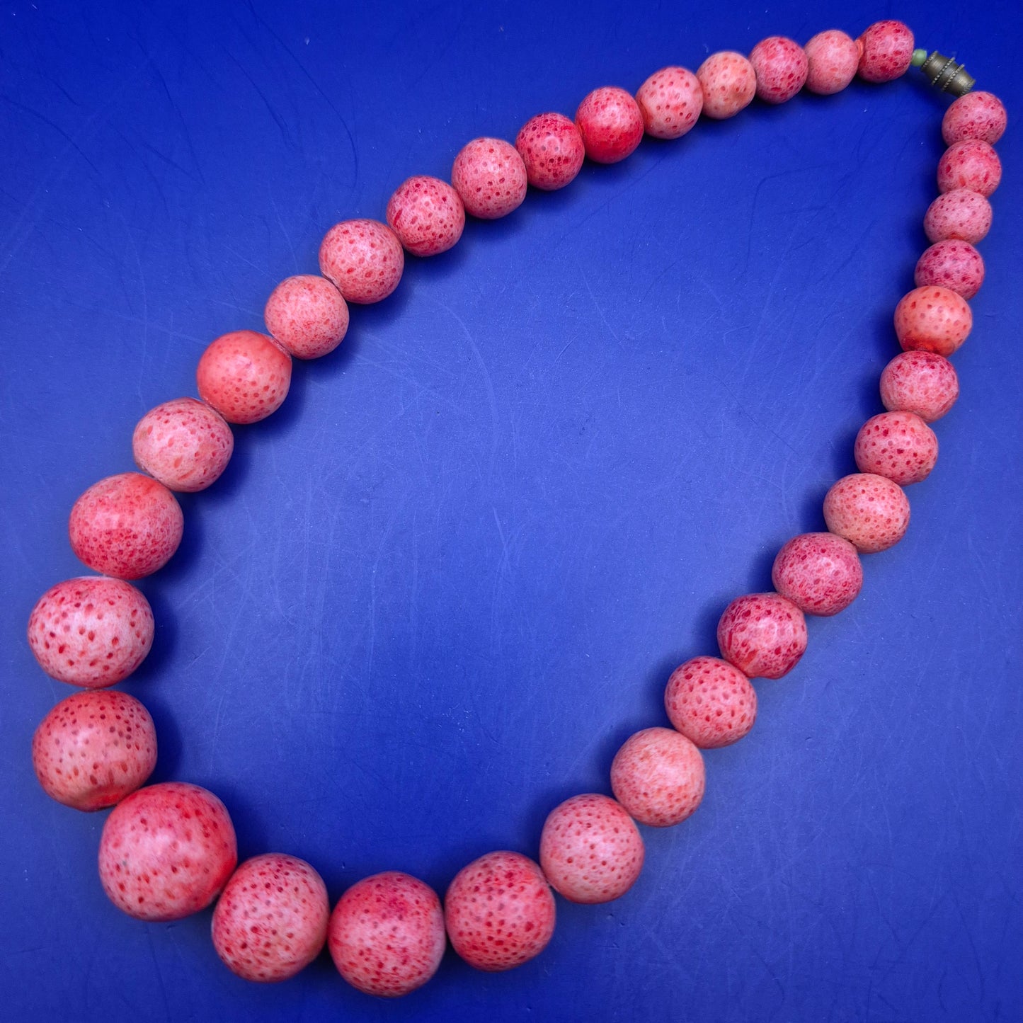Exotische Vintage Korallenperlen Kette - Einzigartiger Farbakzent