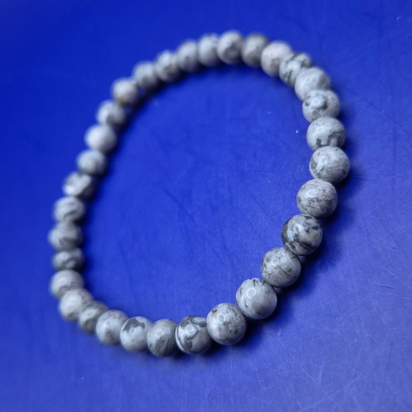 Natürliches Jaspis Perlen Armband – Stilvolles Grau für Herren & Damen
