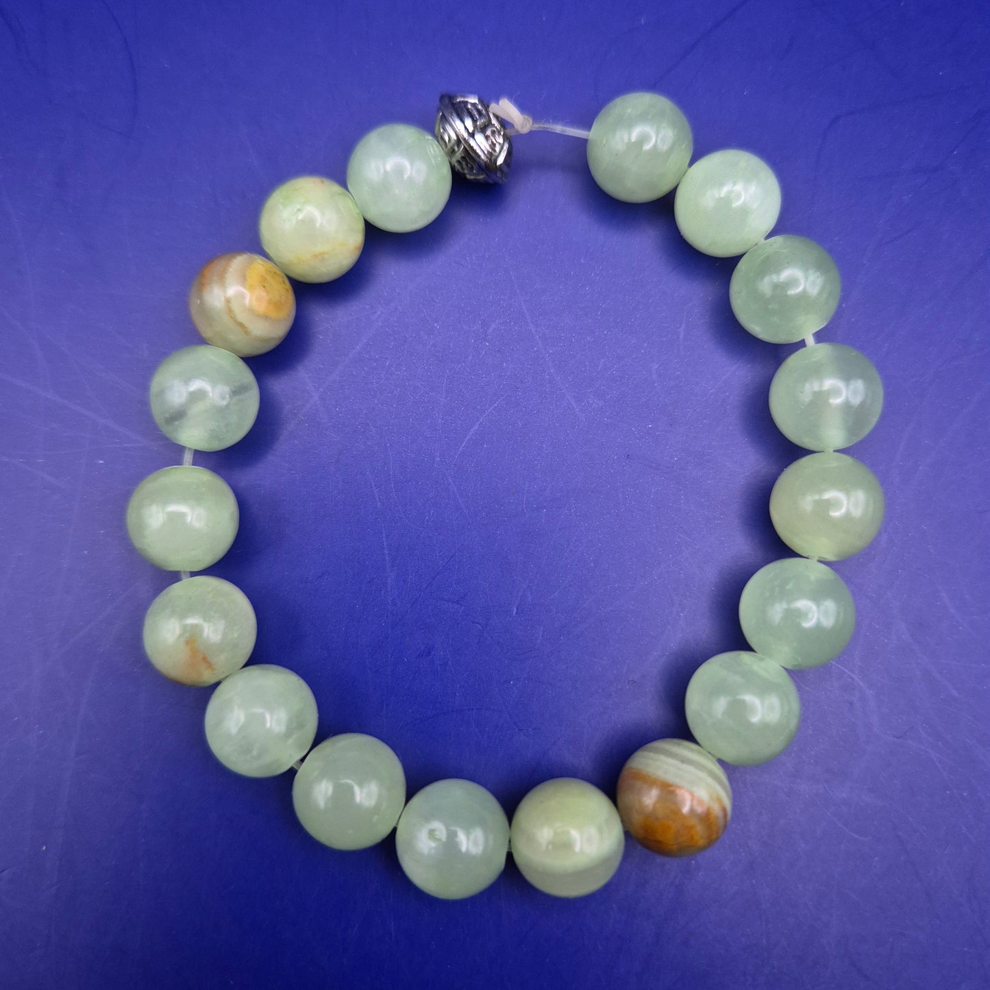 Elegantes Damen Armband aus grünen Natursteinperlen – Zeitloser Stil