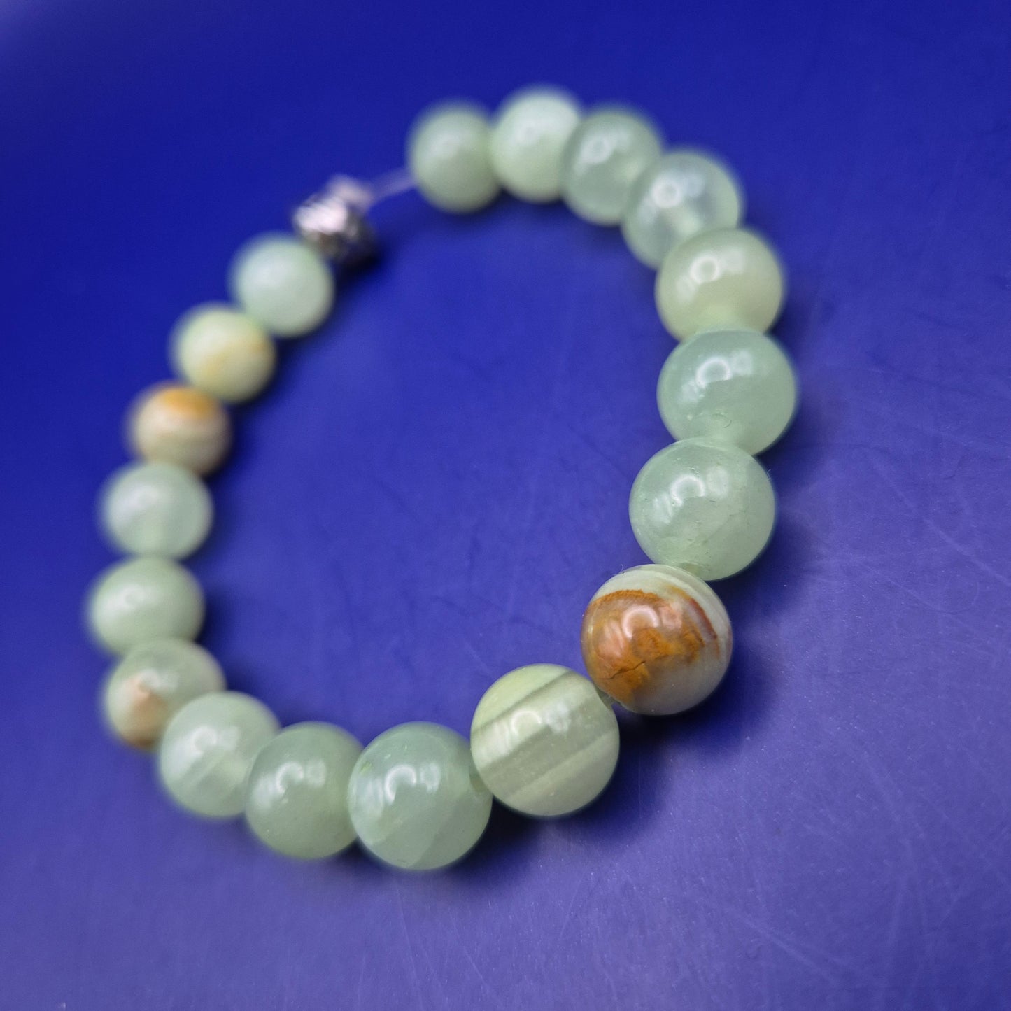 Elegantes Damen Armband aus grünen Natursteinperlen – Zeitloser Stil