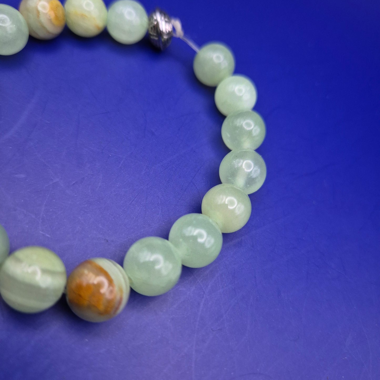 Elegantes Damen Armband aus grünen Natursteinperlen – Zeitloser Stil