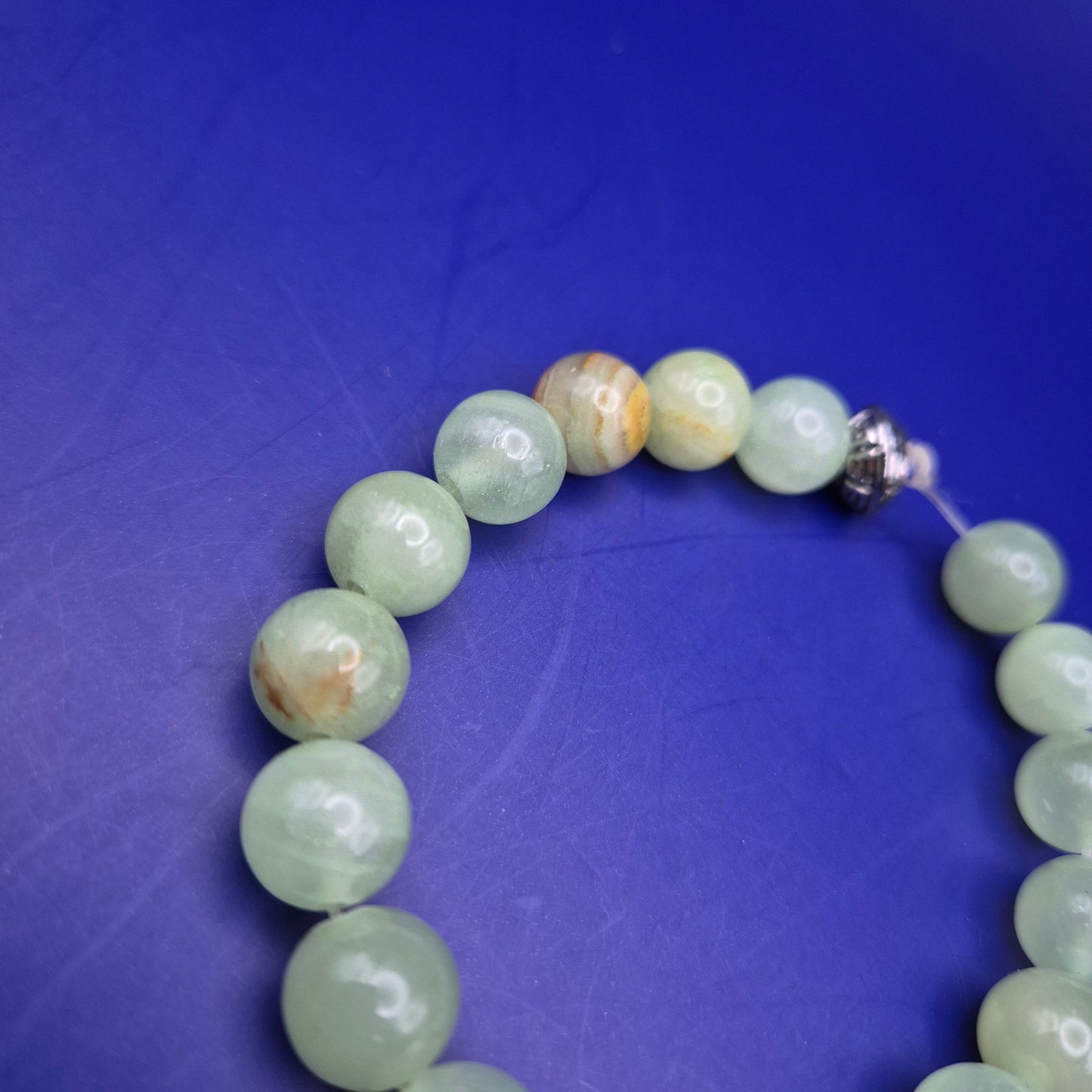Elegantes Damen Armband aus grünen Natursteinperlen – Zeitloser Stil
