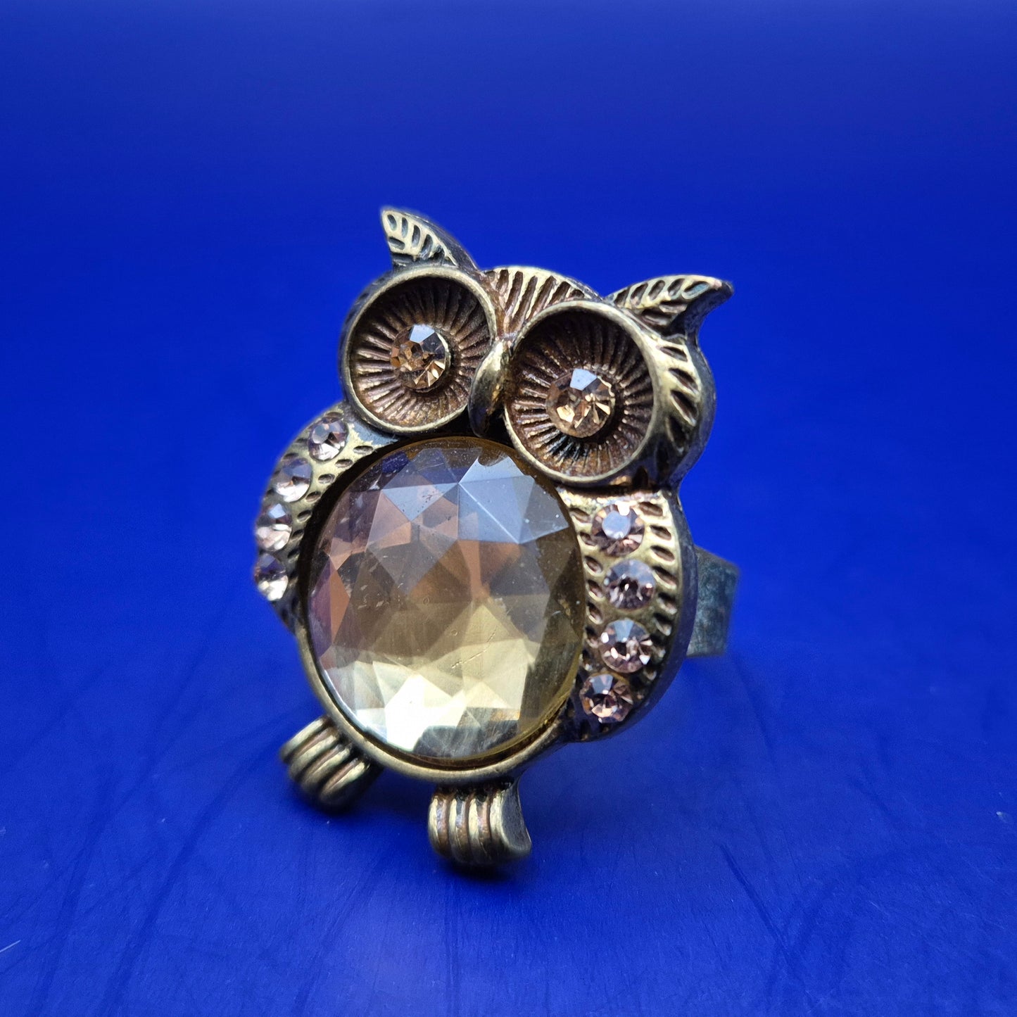 Auffälliger Vintage-Style Eulen Ring mit großen Schmucksteinen