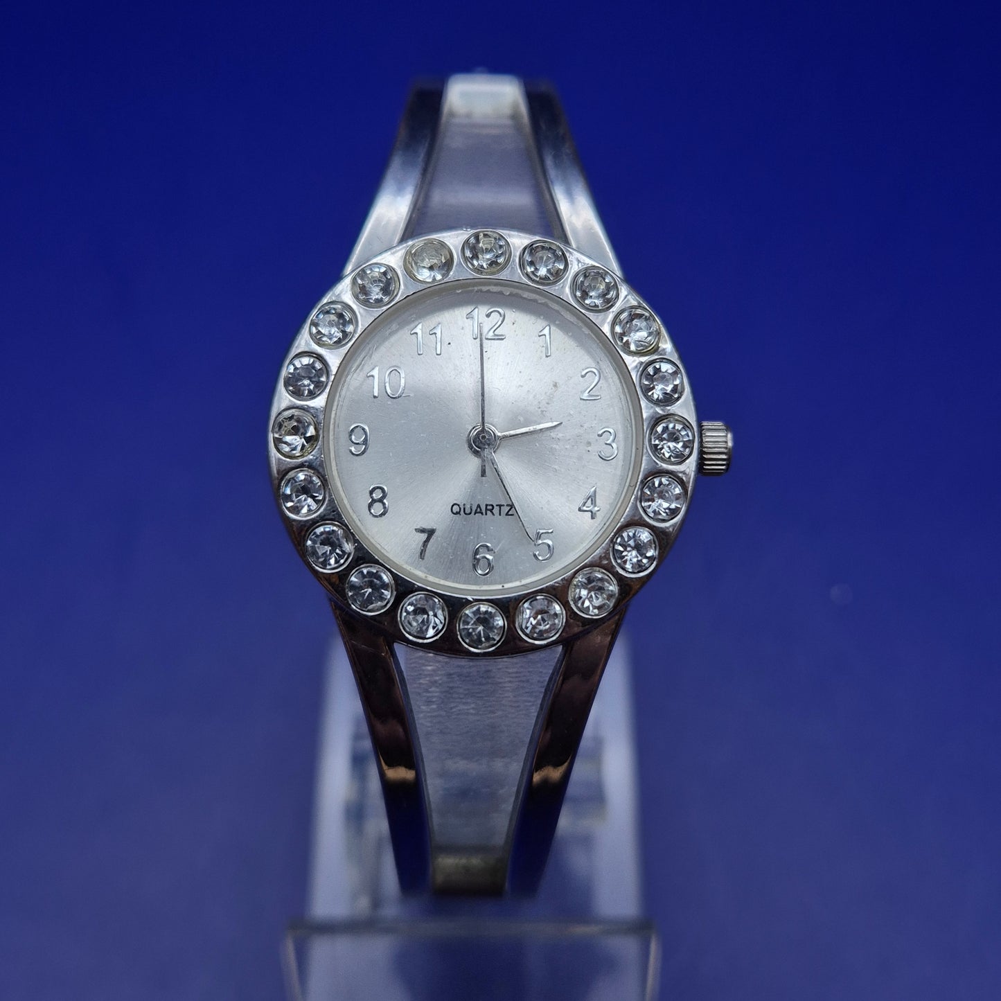 Funkelnde Quarz Damen Uhr – Schicker Reif mit Strasssteinen