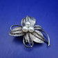Filigrane Damen Perlen Brosche im Blumen Design