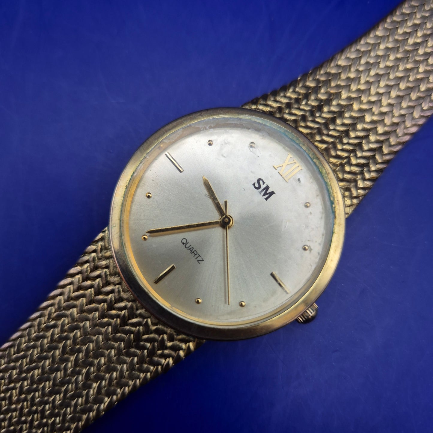 Elegante SM Damen Uhr – Goldfarbenes Mesh-Design im Vintage-Stil