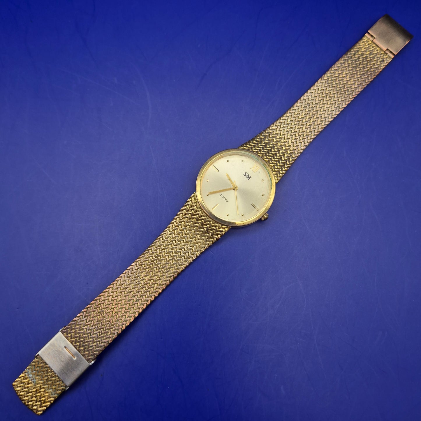 Elegante SM Damen Uhr – Goldfarbenes Mesh-Design im Vintage-Stil