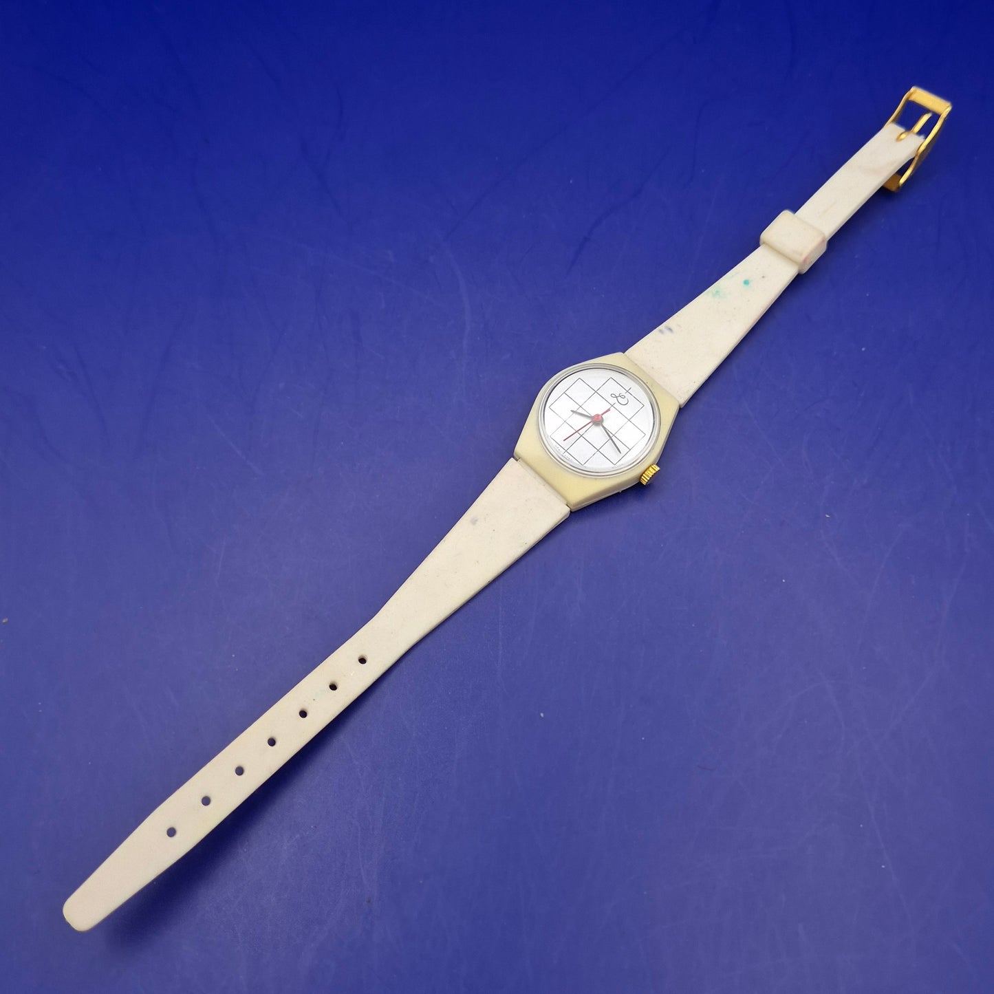 Vintage Damen Uhr – Weißes Gitter-Design mit Retro-Charme