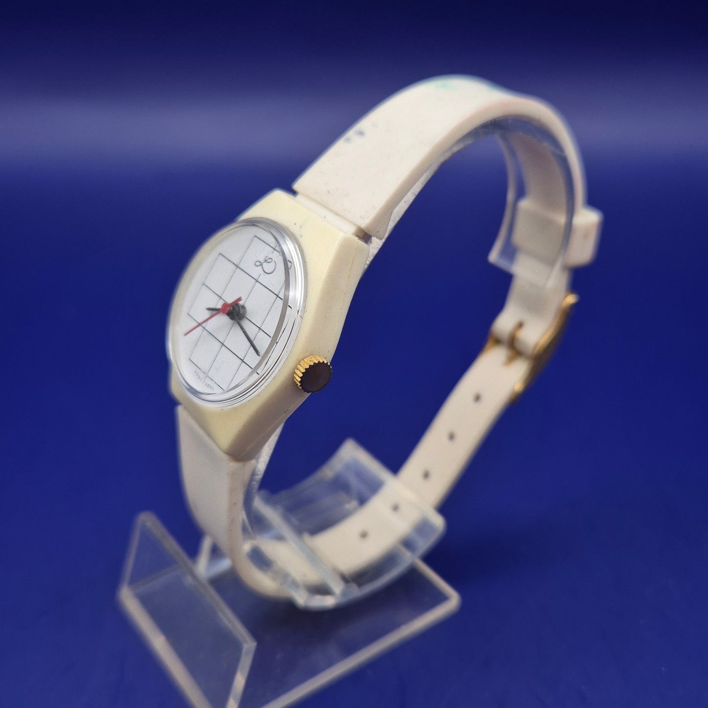 Vintage Damen Uhr – Weißes Gitter-Design mit Retro-Charme