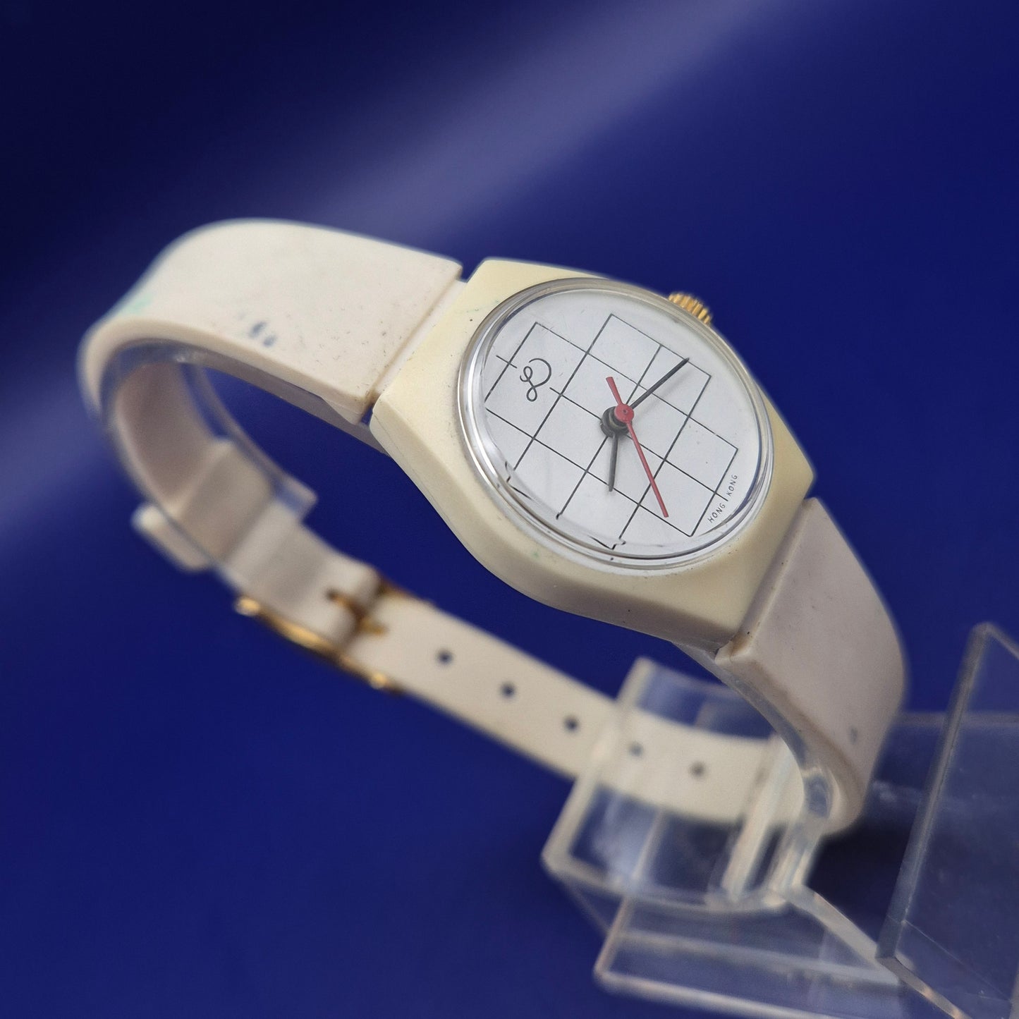 Vintage Damen Uhr – Weißes Gitter-Design mit Retro-Charme