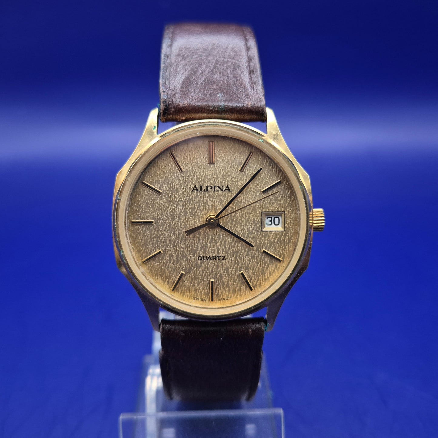 Klassische Alpina Herren Uhr – Goldfarben mit strukturiertem Zifferblatt