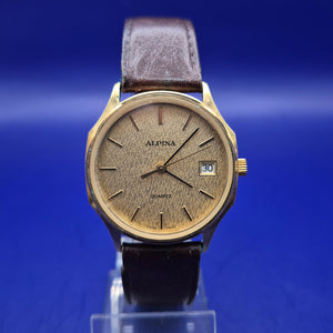 Klassische Alpina Herren Uhr – Goldfarben mit strukturiertem Zifferblatt