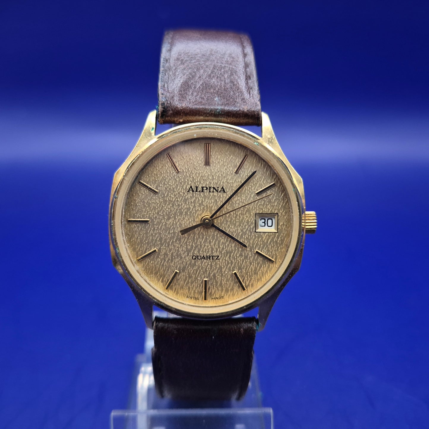 Klassische Alpina Herren Uhr – Goldfarben mit strukturiertem Zifferblatt