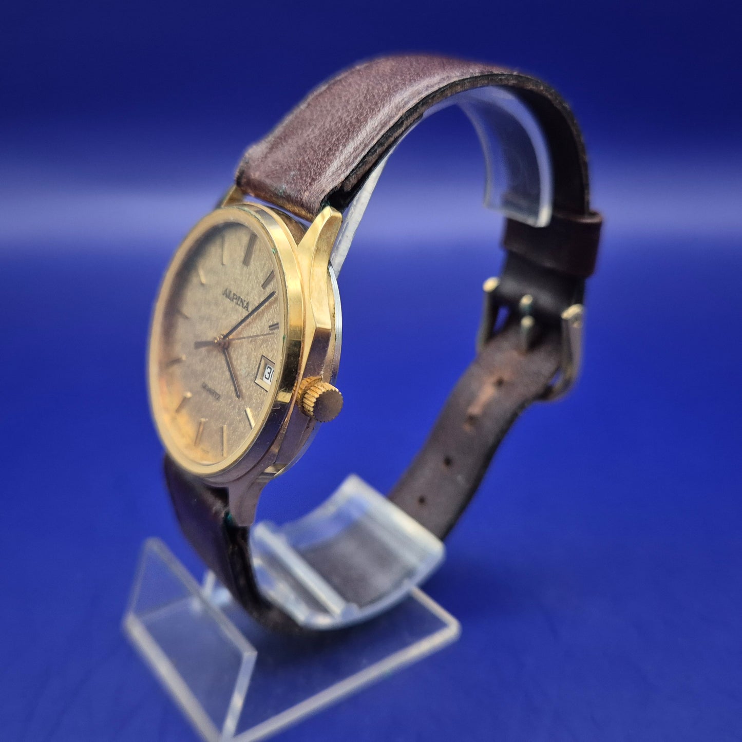 Klassische Alpina Herren Uhr – Goldfarben mit strukturiertem Zifferblatt