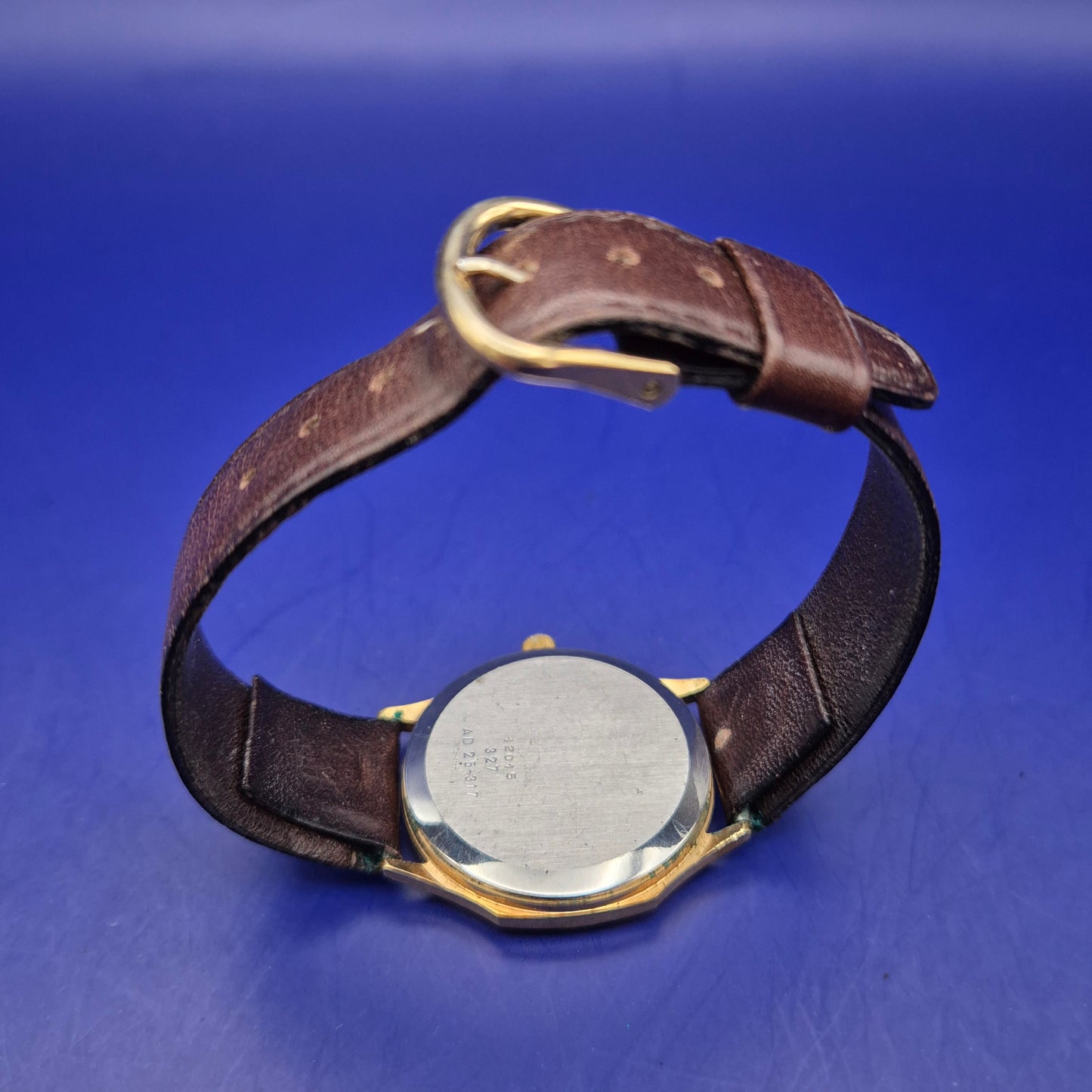 Klassische Alpina Herren Uhr – Goldfarben mit strukturiertem Zifferblatt