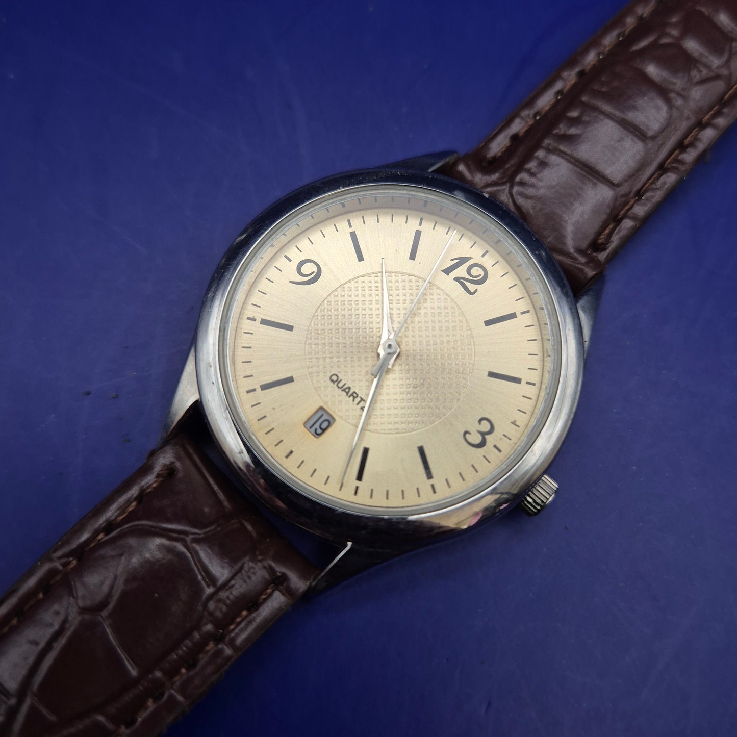 Klassische C&C Herren Uhr – Goldfarbenes Zifferblatt mit Lederarmband