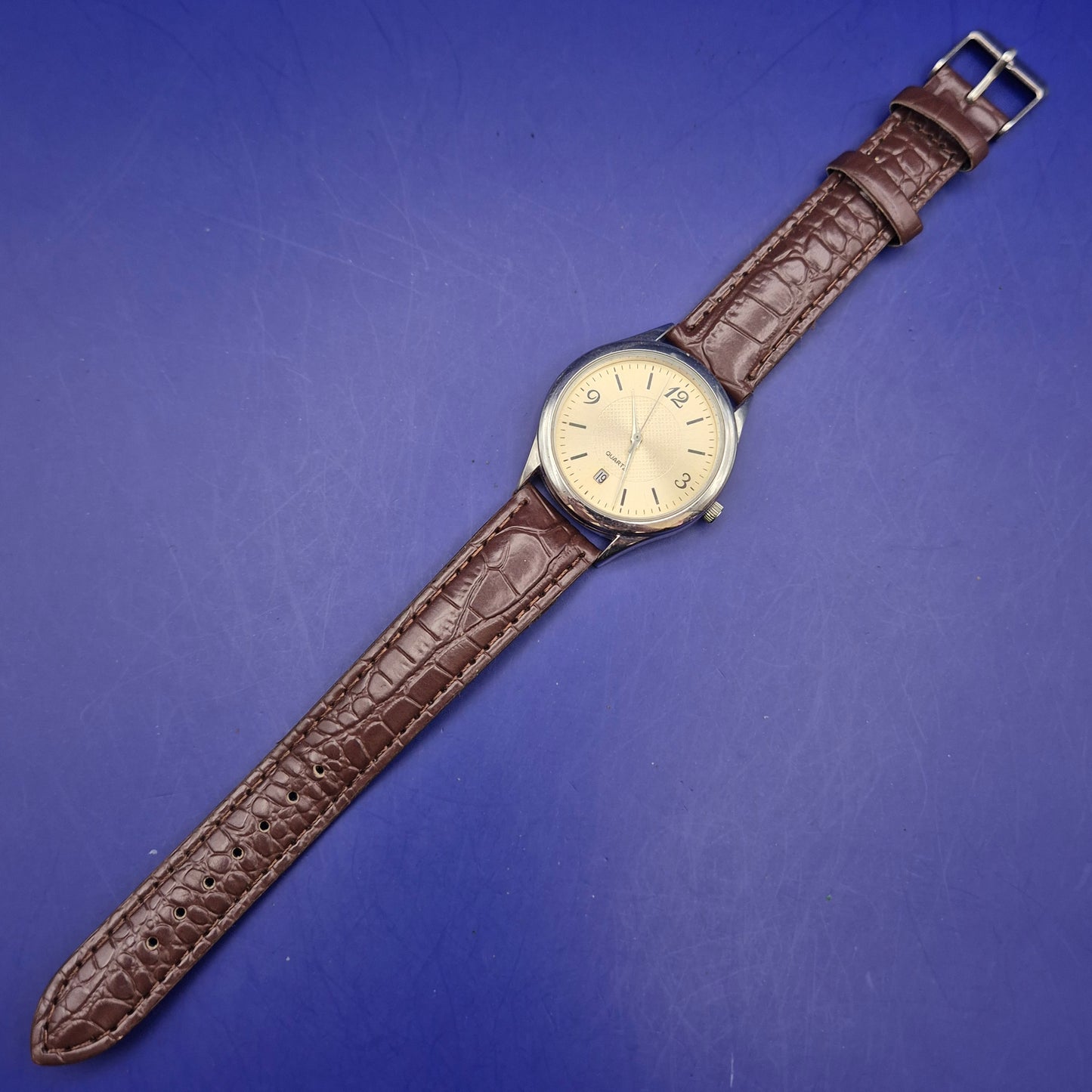 Klassische C&C Herren Uhr – Goldfarbenes Zifferblatt mit Lederarmband
