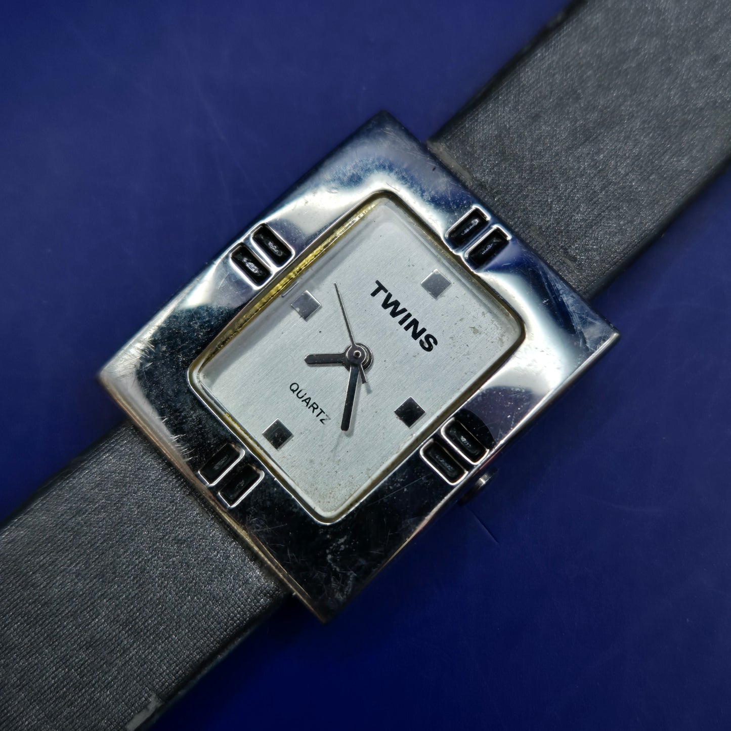 Markante KRIPPL-WATCHES Damen Uhr – Modernes Twins Design