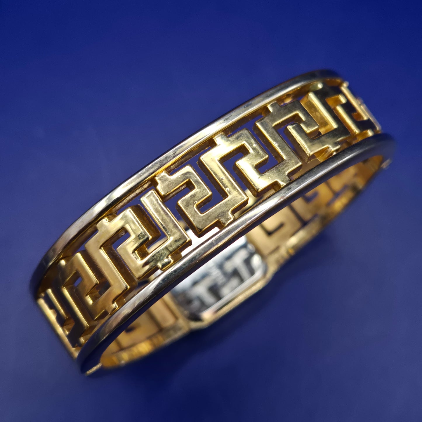 Elegante LDADPR Damen Uhr – Goldfarbenes Bangle-Design mit Mäander-Muster