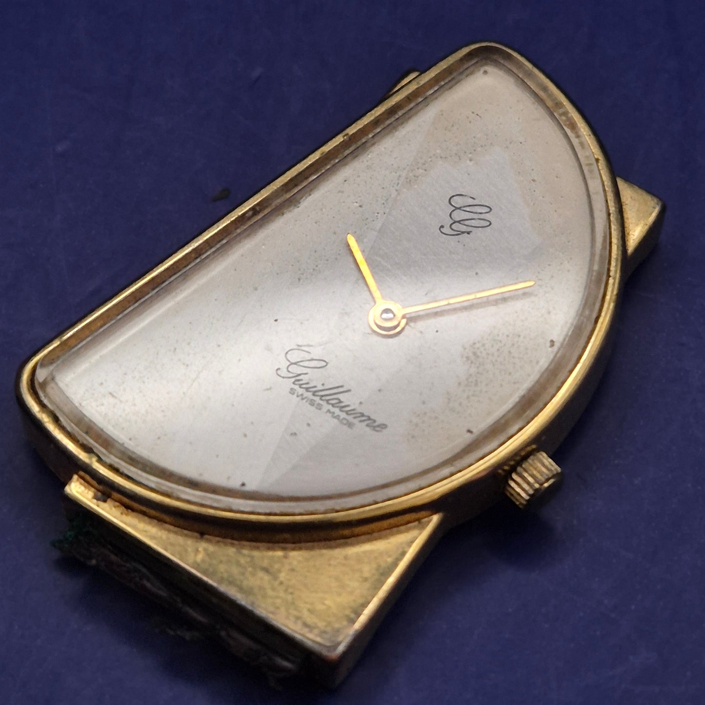 Exzentrische Guillaume Swiss Made Damen Uhr – Einzigartiges D-Form Design