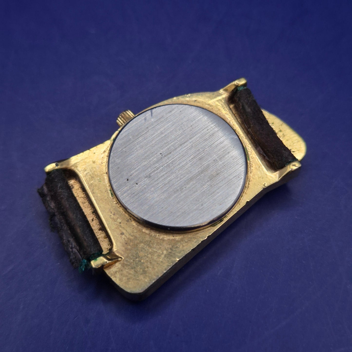Exzentrische Guillaume Swiss Made Damen Uhr – Einzigartiges D-Form Design