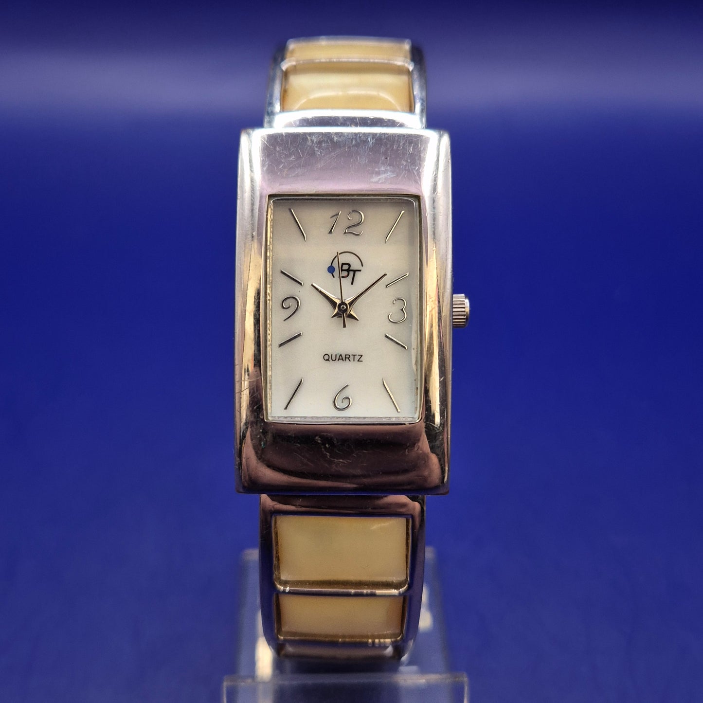 Elegante BT Damen Uhr – Klassisches Design mit Perlmutt-Optik