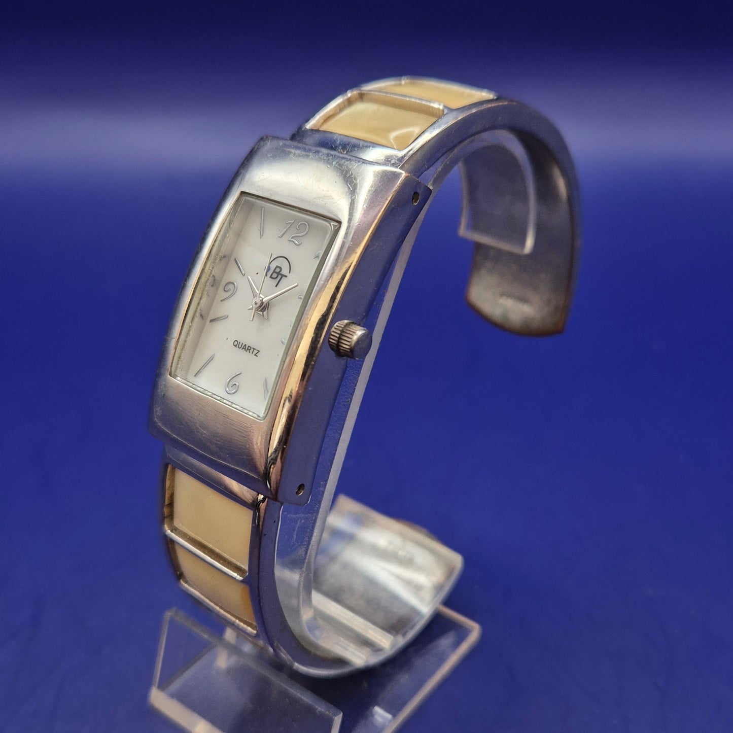 Elegante BT Damen Uhr – Klassisches Design mit Perlmutt-Optik