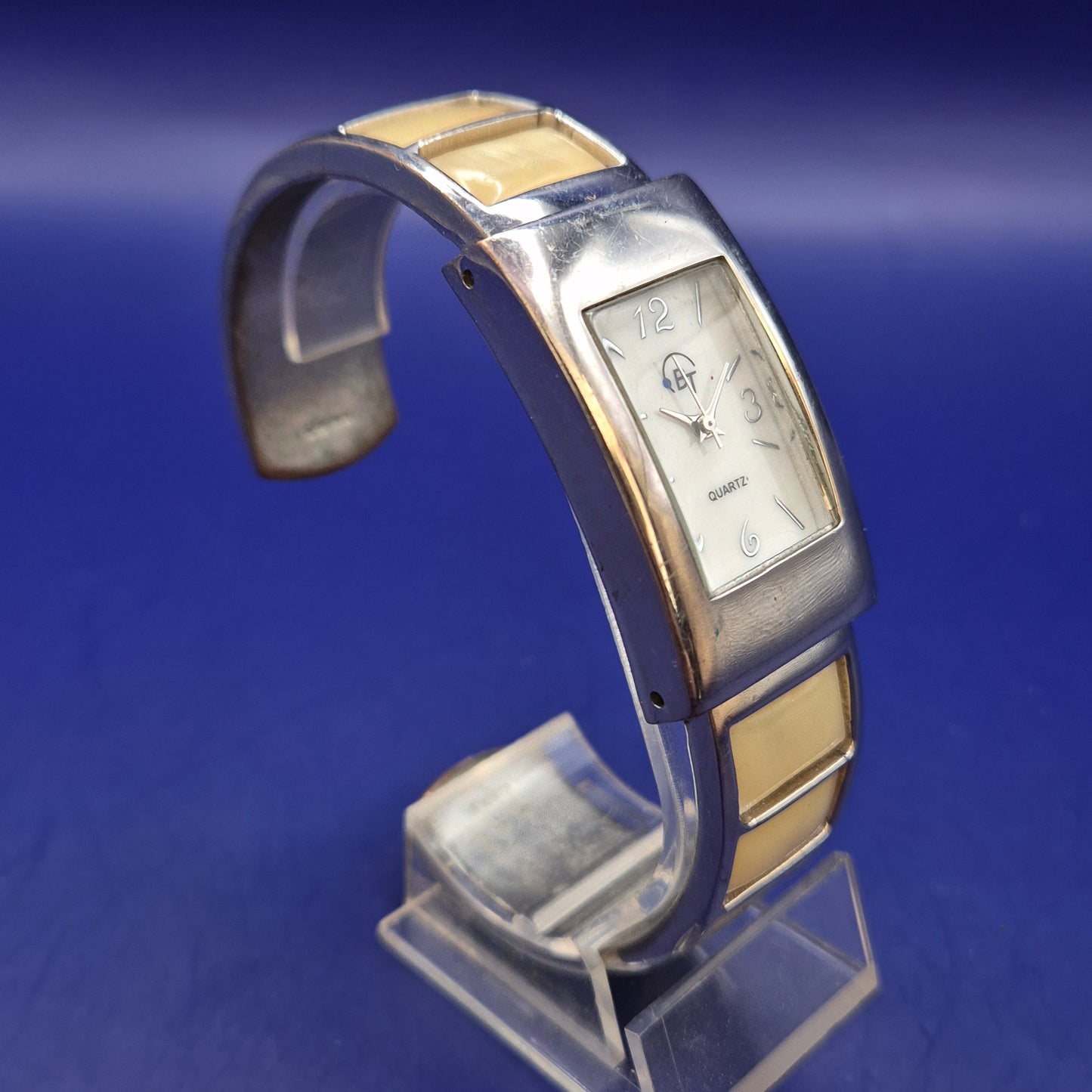 Elegante BT Damen Uhr – Klassisches Design mit Perlmutt-Optik
