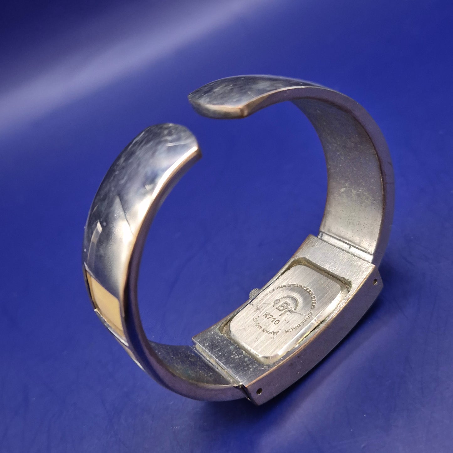 Elegante BT Damen Uhr – Klassisches Design mit Perlmutt-Optik