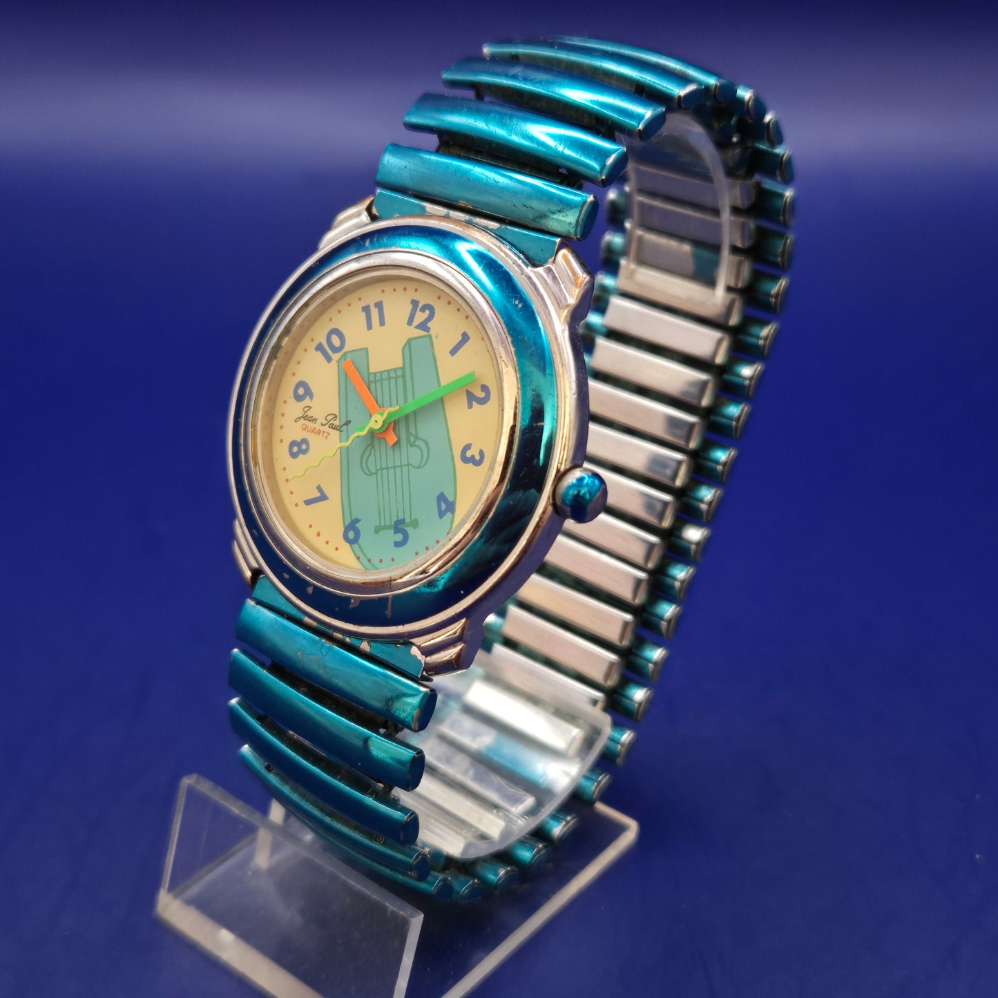 Auffällige Jean Paul Quarz Uhr – Retro-Stil mit blauem Stretchband