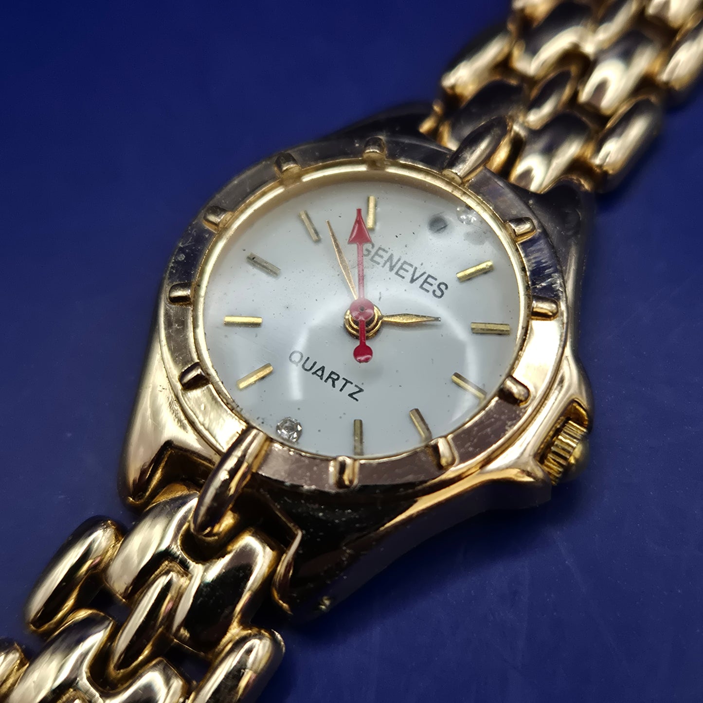 Elegante Genèves Damen Quarz Uhr – Vergoldet mit weißem Zifferblatt