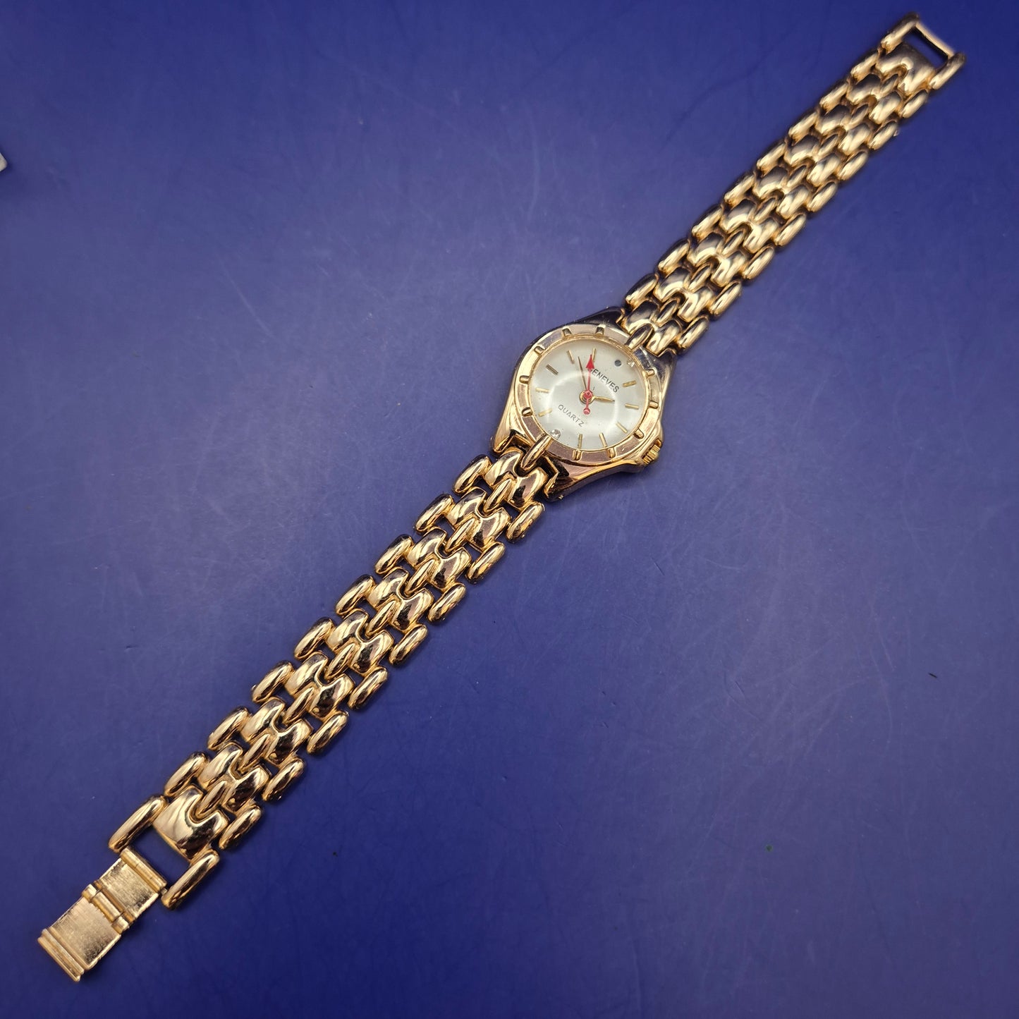 Elegante Genèves Damen Quarz Uhr – Vergoldet mit weißem Zifferblatt