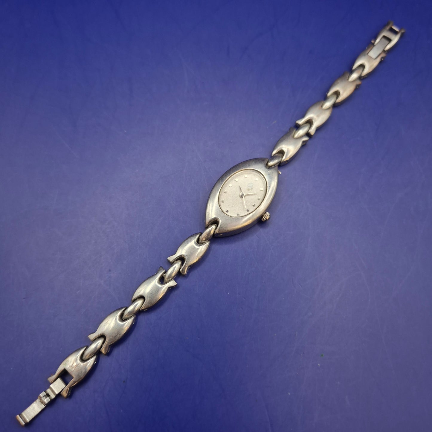 Elegante Damen Uhr – Modisches Ovales Design in Silberoptik